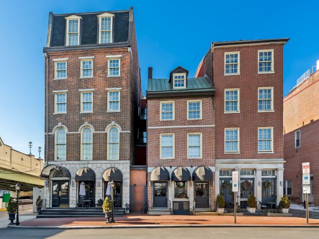 Penn's View Hotel